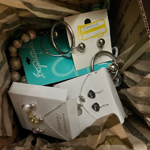 💥VINTAGE💥Jewelry Lot (6) Six Pounds Box - Picture 8 of 11